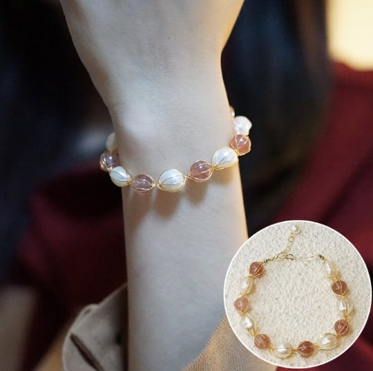 New hand-wound strawberry crystal pearl bracelet,Handmade Women Stretchy Bracelet,Healing Crystal Bracelet,Gemstone Bracelet - pearl-shell